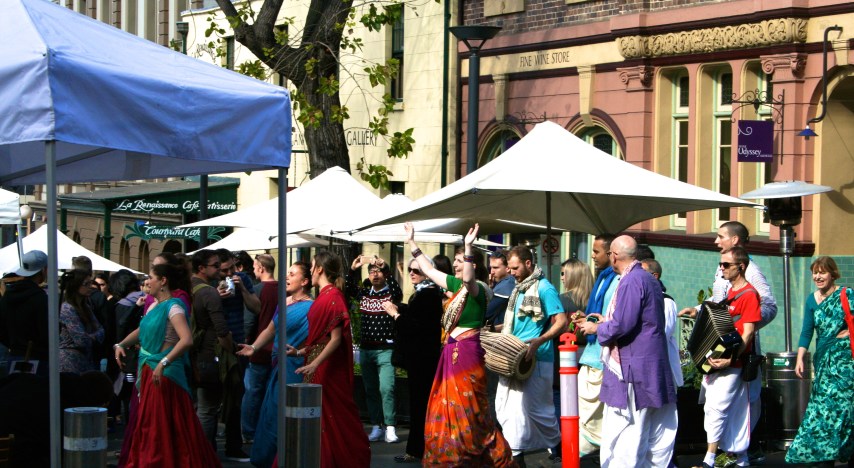 Hari hari, krishna krishna... and a spot of shopping.